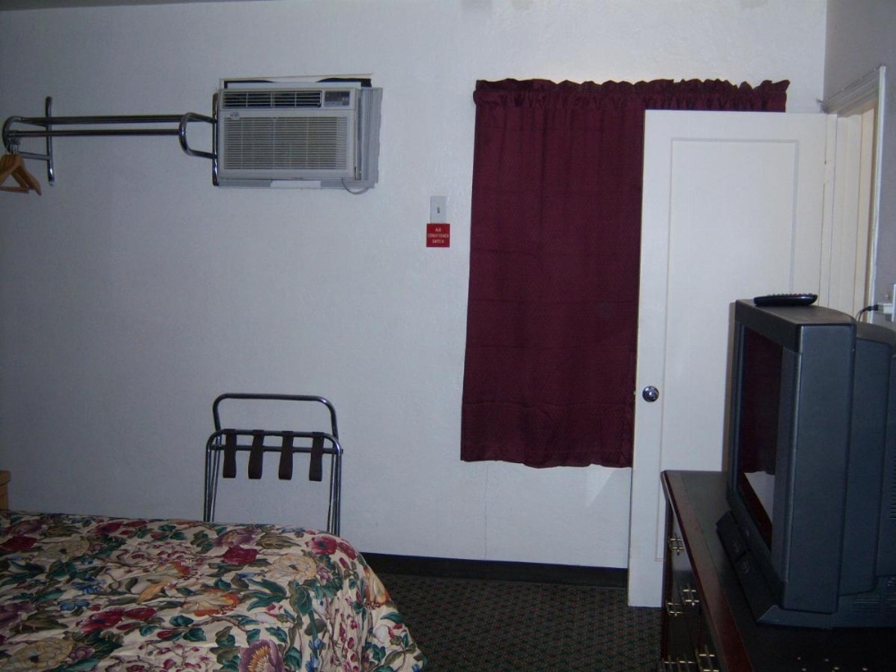 Room image 4